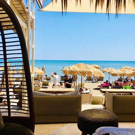 Cubaneros Holiday Inn ลากานาส ภายนอก รูปภาพ