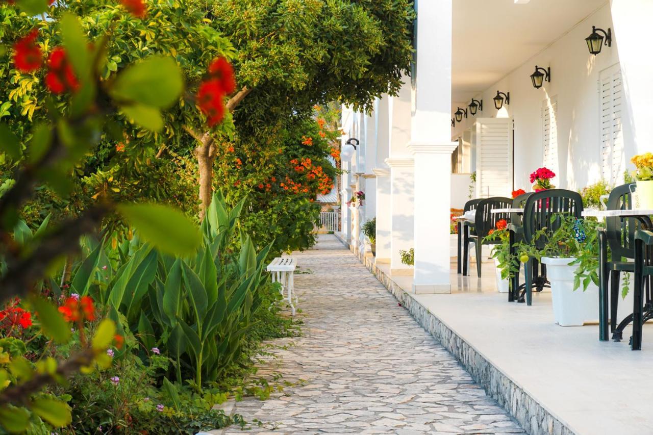 Cubaneros Holiday Inn ลากานาส ภายนอก รูปภาพ