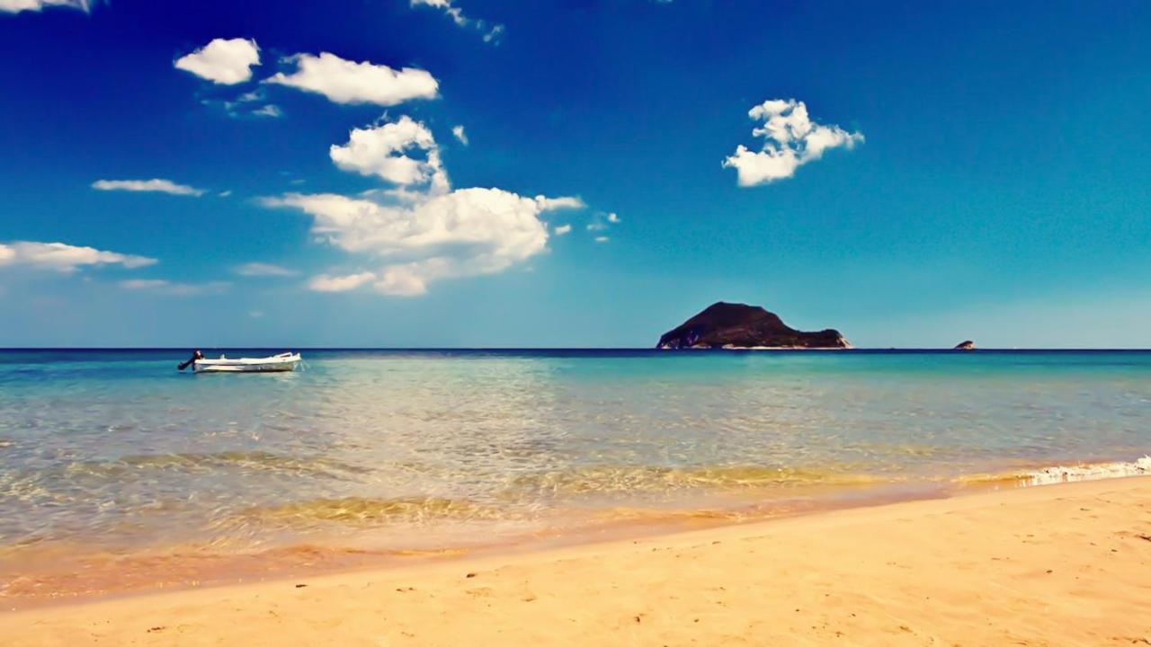 Cubaneros Holiday Inn ลากานาส ภายนอก รูปภาพ