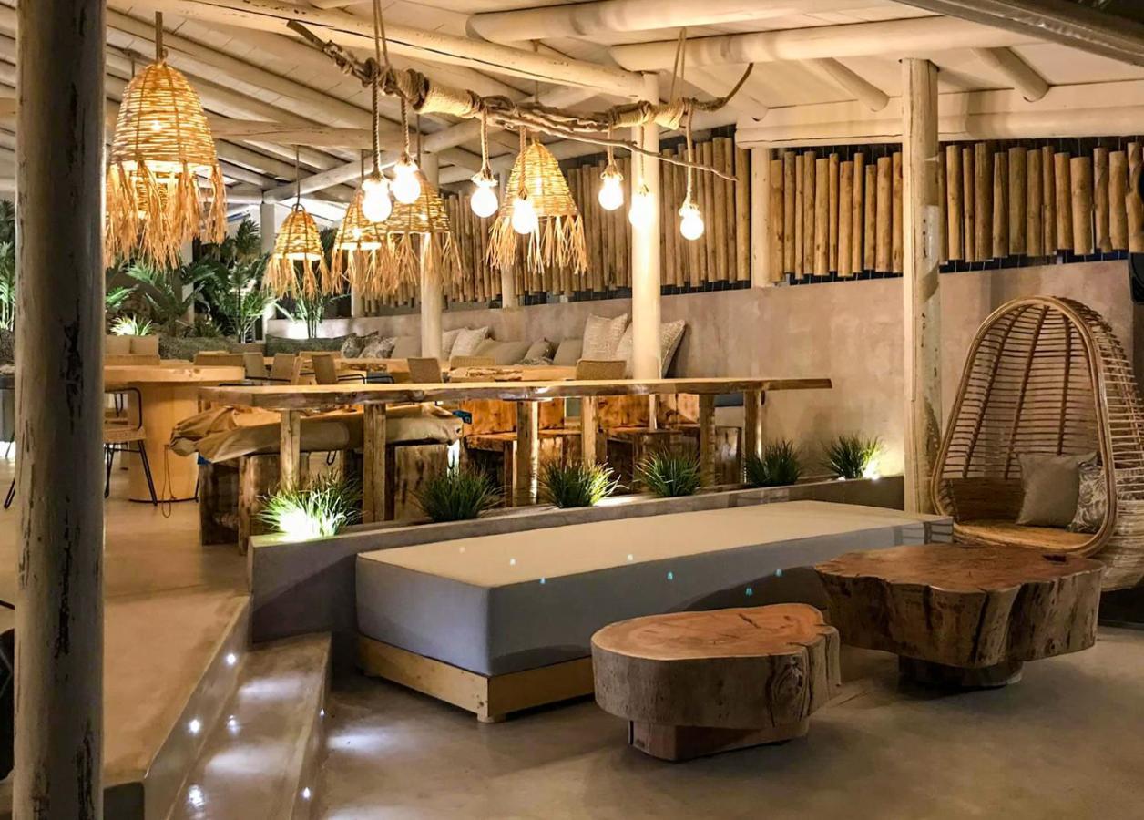 Cubaneros Holiday Inn ลากานาส ภายนอก รูปภาพ