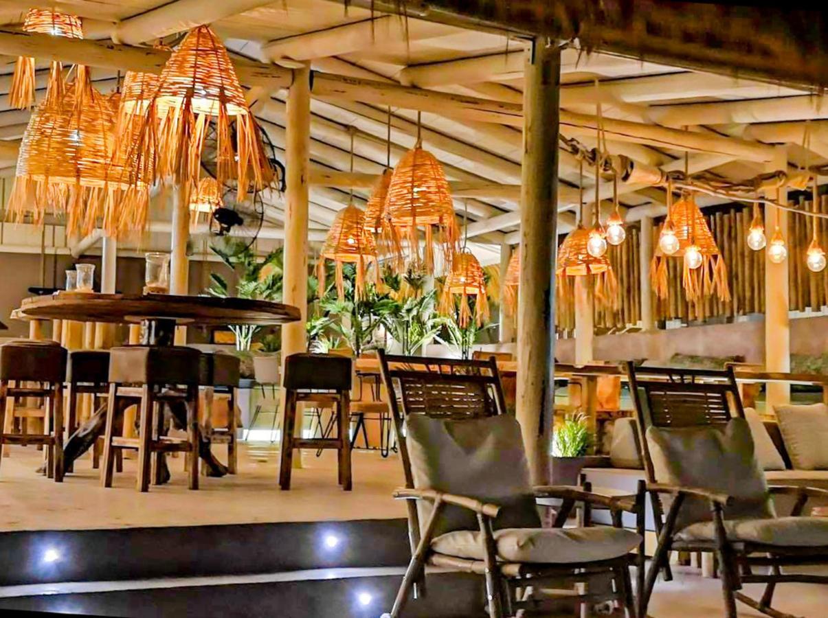 Cubaneros Holiday Inn ลากานาส ภายนอก รูปภาพ