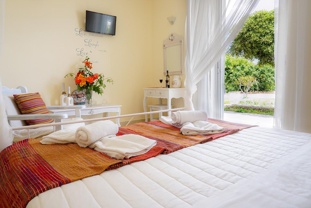 Cubaneros Holiday Inn ลากานาส ภายนอก รูปภาพ